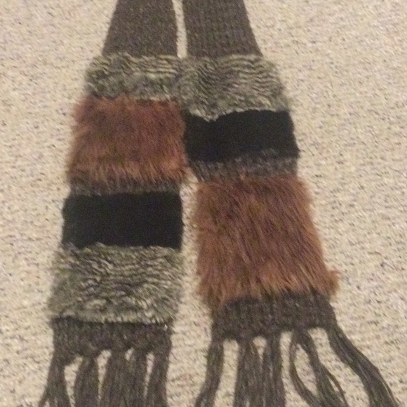 Patchwork fur tasseled scarf - Picture 3 of 7